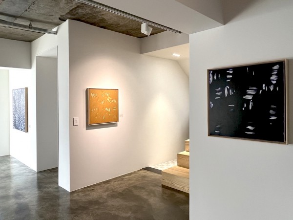 동원화랑 유주희 작가 개인전...스퀴지에 몸 맡기면 내면 감각이 캔버스로~